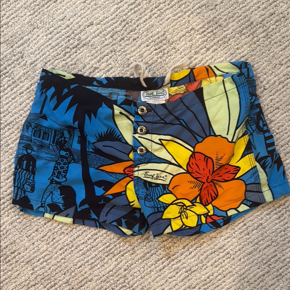 Colorful retro  Women's Shorts